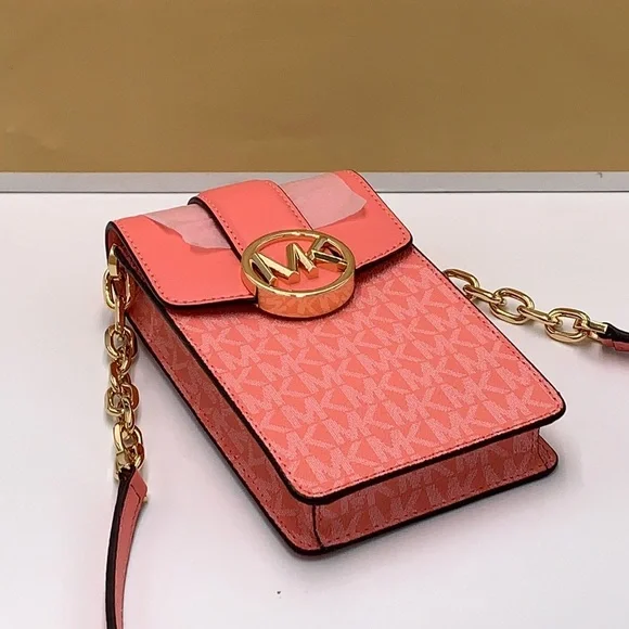 Michael Kors Carmen Small NS Logo
Smartphone Crossbody GRAPEFRUIT SIGNATURE - Picture 7 of 16